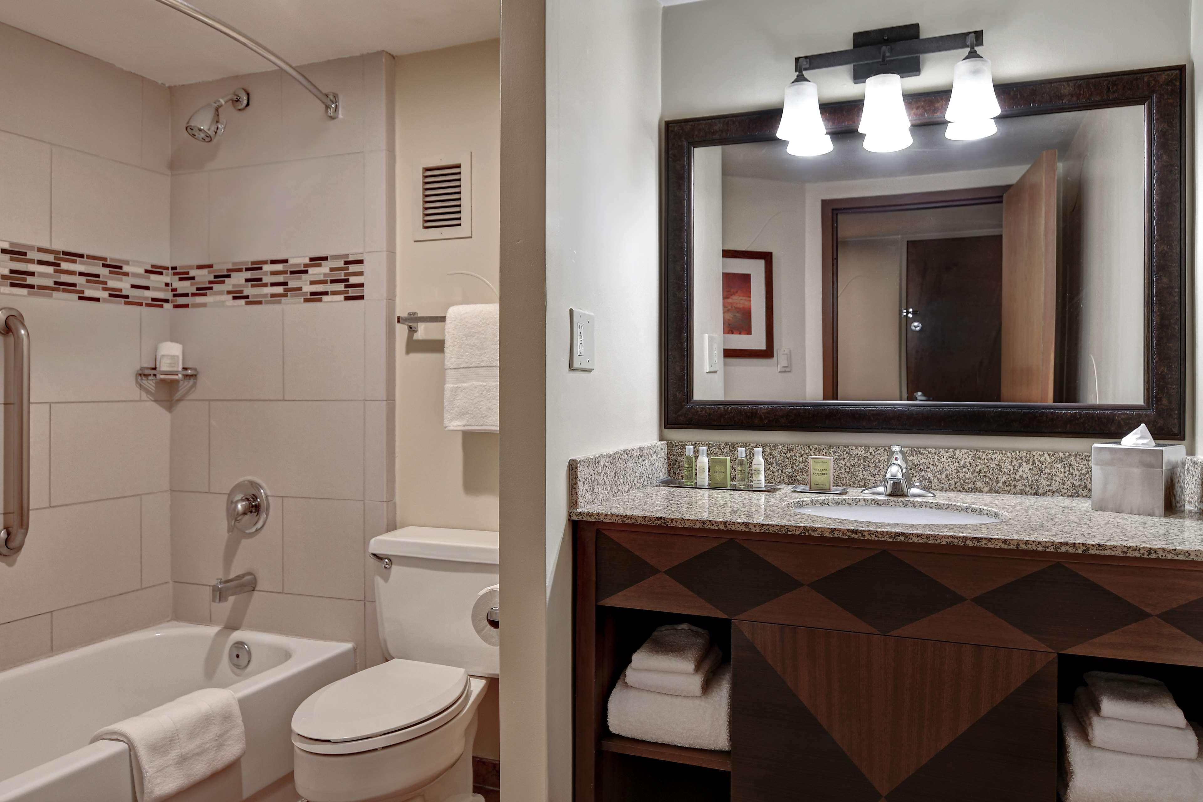 Doubletree By Hilton Phoenix- Tempe Exterior foto